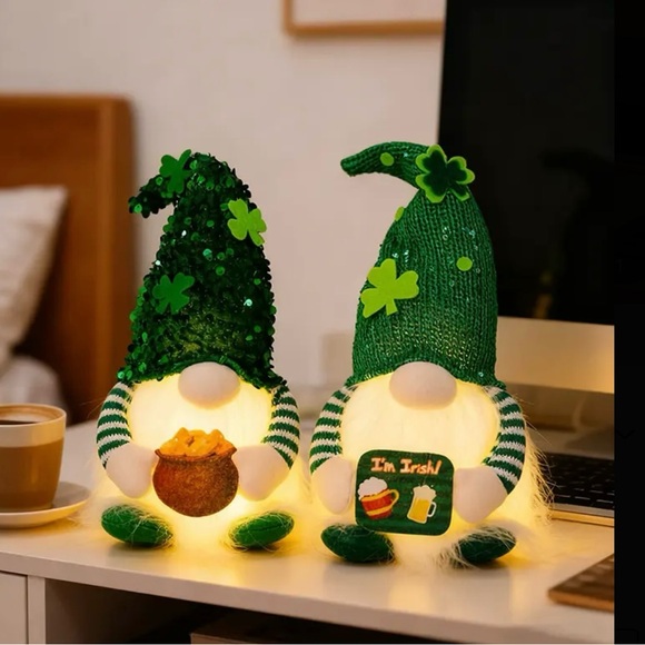 St. Patrick’s Day light-up gnome - Picture 3 of 3